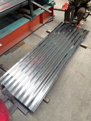 Traitement par perçage SGCC DX51D GI Plaque de toiture Galvanisée Plaque d'acier ondulé d'épaisseur 0,1-1 mm et Service
