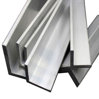 Q235 Q345 SS400 ST37-2 ST52 S235JR S275JR S355JR Q420 Q460 Acier d'angle en forme de L Barre d'angle en acier doux avec un grand inventaire