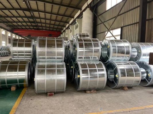 Fournitures légèrement huilées DX51D SGCC SS400 Q235 Q345 0,12-4 mm d'épaisseur en acier galvanisé à chaud avec une tolérance de ± 1%