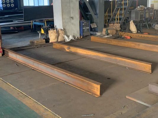 Largeur de la bride en acier structural en forme de H comme votre exigence laminé à chaud galvanisé soudé H-faisceau pour la construction