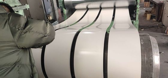 Coil d'acier galvanisé prépeint / PPGl / revêtu de couleur Coil d'acier galvanisé avec des motifs personnalisables et une épaisseur de 0,1 à 1,5 mm