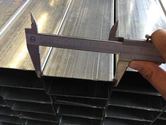 Les meilleurs tubes d'acier galvanisés carrés et rectangulaires Tubes pour la construction à pleine dureté Fabrication de feuilles ondulées