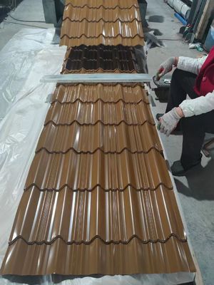 665-1100mm Largeur Prepeint Galvanisé PPGI/PPGL tôle de toiture en acier ondulé pour des solutions de toiture extérieures durables