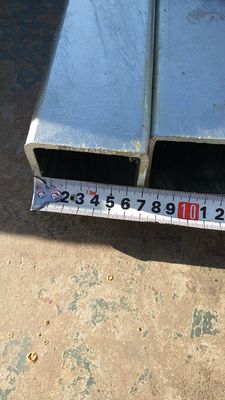 1.5x1.5 pouces Carré Rectangle Hollow Pipe de fer soudé Noir Galvanisé Carré Pipe pour les petits outils Processus de fabrication