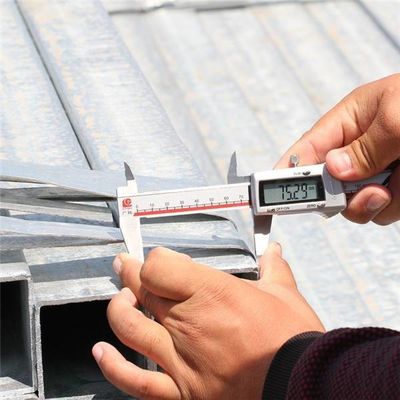 Sortie Q235 Pipe en acier galvanisé carré à trempage à chaud pour plusieurs diamètres Tolérance ± 1%