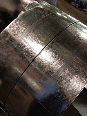 Épaisseur 0,12-0,2 bobines galvanisées revêtues de gi dx51d z spangle régulier bobine d'acier trempée à chaud pour petits outils