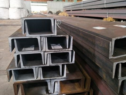 Structure d'acier Grade C Canaux 100x50x3 mm Cadre en acier léger Faisceau de matières premières Taille en acier Fer structural Surface naturelle