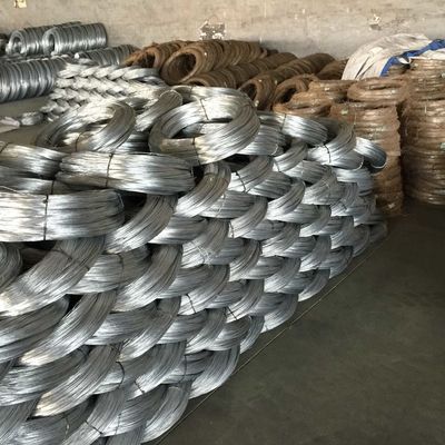 Non allié SAE1006 Fil laminé à chaud Z35 Barre de fil d'acier galvanisé en bobines pour la fabrication de clous Tolérance ±1% ±1% Tolérance