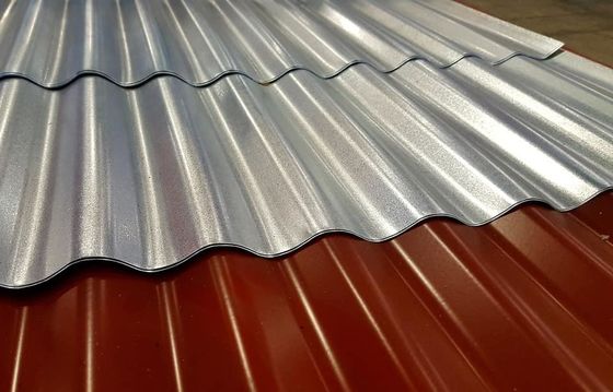 Zéro minimum régulier grand spangle ondulé couleur tôle de toiture en acier 1,0 mm d'épaisseur personnalisée longueur et largeur plein dur