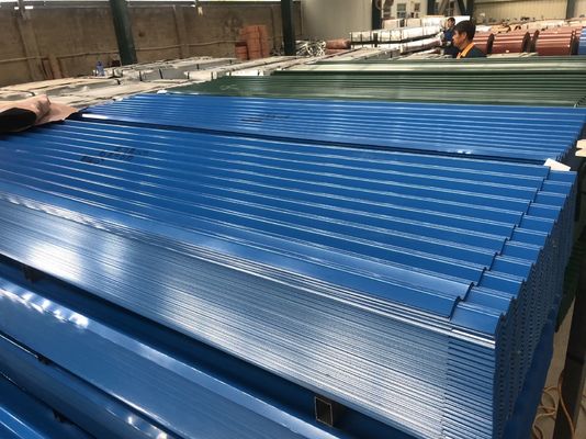 Les prix des feuilles de toiture PPGI dures prépeintes ondulées galvanisées perforées pour vos besoins