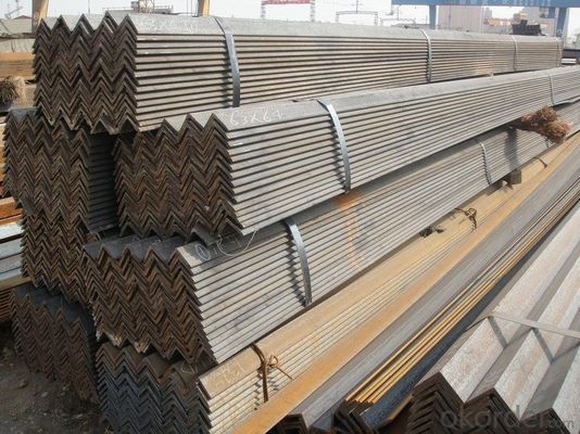 L'équipement est équipé d'une barre d'angle de type Q235/Q345/SS400/ST37-2/ST52/Q420/Q460/S235JR/S275JR/S355JR pour les bâtiments et les machines