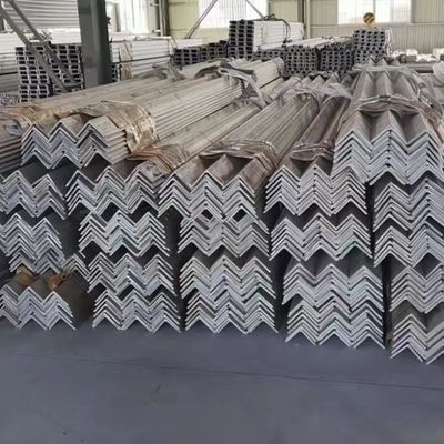L'équipement est équipé d'une barre d'angle de type Q235/Q345/SS400/ST37-2/ST52/Q420/Q460/S235JR/S275JR/S355JR pour les bâtiments et les machines