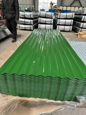 Panneaux de toiture couverts de couleur PPGI avec une profondeur de corrugation de 15 mm à 18 mm et un traitement par huile dans ASTM Z30 0,1-1,0 mm