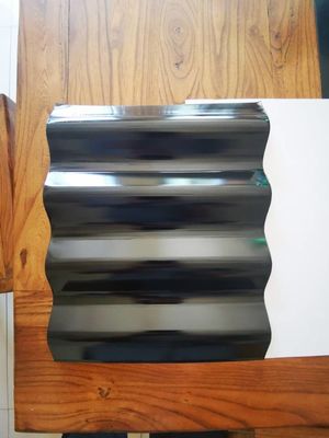 Panneaux de toiture couverts de couleur PPGI avec une profondeur de corrugation de 15 mm à 18 mm et un traitement par huile dans ASTM Z30 0,1-1,0 mm