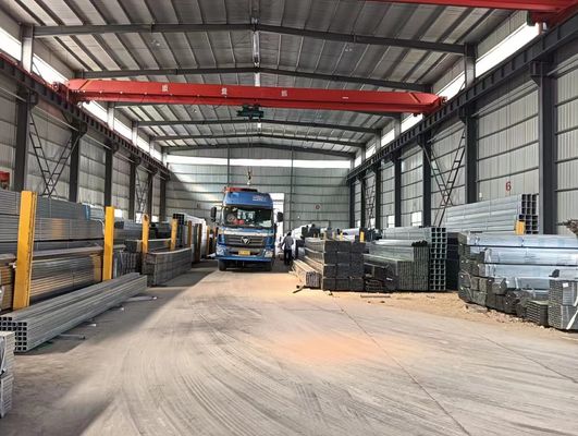 Spangle Z20 Q235 Q345 à faible teneur en carbone pré-enduit tube carré galvanisé pour les clients