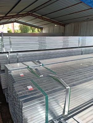 Spangle Z20 Q235 Q345 à faible teneur en carbone pré-enduit tube carré galvanisé pour les clients