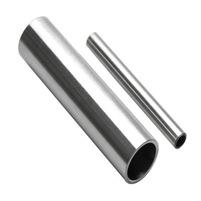 Pipe carrée soudée en acier inoxydable standard JIS parfaitement adaptée aux applications de l'industrie pétrolière