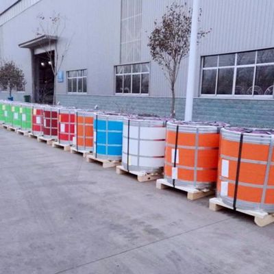 600m longueur PPGI bobine d'acier revêtue de couleur pour profilé structure de toit de tuiles Surface galvanisée revêtue porte de volets roulants