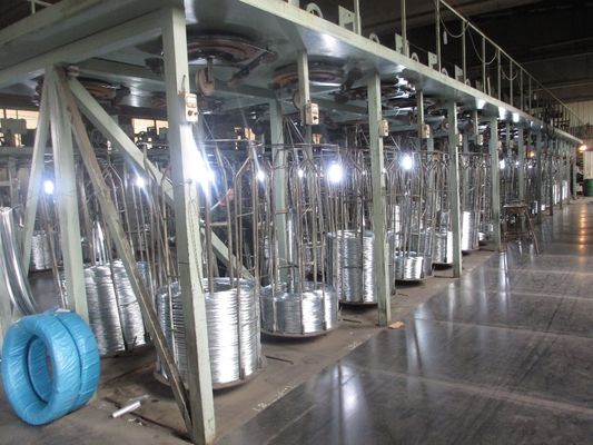 Fil de liaison galvanisé résistant à la corrosion 2,5 mm x 100 m Rouleaux pour la construction Q195 Q235 Zinc galvanisé non allié