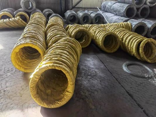 Fil galvanisé de qualité Q195 Q235 Fort et durable 3,5 mm x 300 m Longueur pour les applications à lourde charge