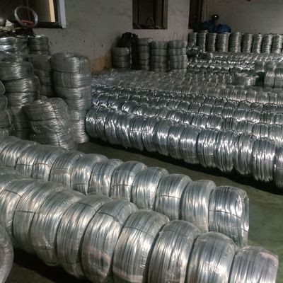 Fil d'acier inoxydable galvanisé à chaud de 1,2 mm à 2,0 mm Options pour une tolérance extérieure résistante à la rouille ± 1% Q195 Q235 Zinc recouvert