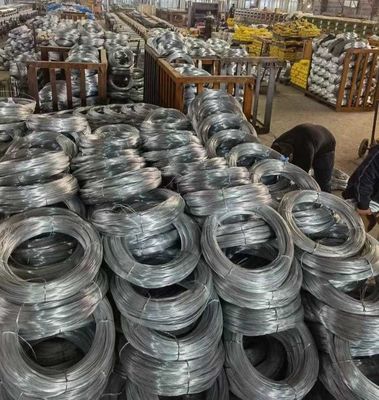 Barre de fil d'acier galvanisé Z35 laminée à chaud dans des bobines pour la construction de qualité Q195 Q235 Convient pour la fabrication de clous