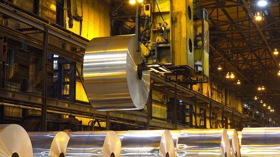 0.4mm 1,5mm épaisseurs bobines en aluminium pour un prix absolument abordable couleur personnalisée feuille d'aluminium rouleau métallique