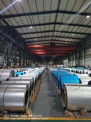 Coil en acier revêtu de galvalume pour bobines galvanisées à chaud Plaques de toiture métalliques Matériaux de construction Zinc aluminisé
