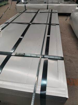 Solutions de toiture de bâtiment Roofing prépeint galvanisé en acier ondulé Plaques de fer avec super anticorrosion