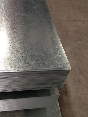 3-8 tonnes Poids de bobine 2,5 mm 3 mm Plaque d'acier galvanisé 120 g ASTM A653 G235 Plaque de revêtement de toiture GI