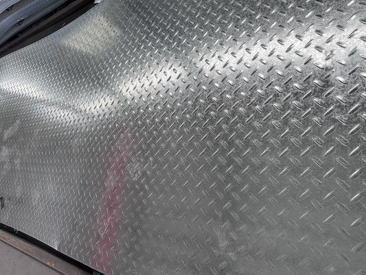 1200 mm Longueur 3 mm 4 mm Acier galvanisé à chaud 270 g ASTM A653 G360 GI Plaque pour couper des feuilles et des cadres structurels