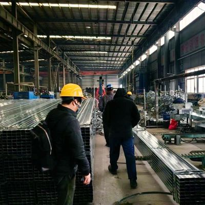 Pièces en acier galvanisé carré trempé à chaud de 3x3 pouces enduit de zinc de 0,5 mm Protection améliorée pour la structure de construction