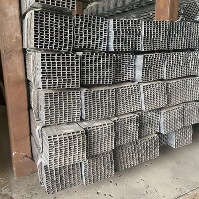 Excellente résistance à la corrosion API Pipe 1.2-2mm Épaisseur 6x6 pouces Pièces d'acier galvanisées carrées avec revêtement en zinc de 0,8 mm