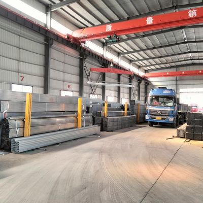 Installations extérieures Pièces en acier rondes prégalvanisées de 4 pouces OD avec protection au zinc de 1,0 mm et légèrement huilées certifiées CE