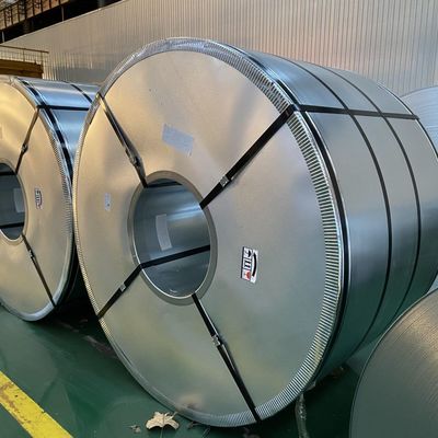 Soudage de bobines d'acier galvanisé en plongée chaude bobines GI pour la fabrication de clôtures 1000 mm 1200 mm 1250 mm largeur