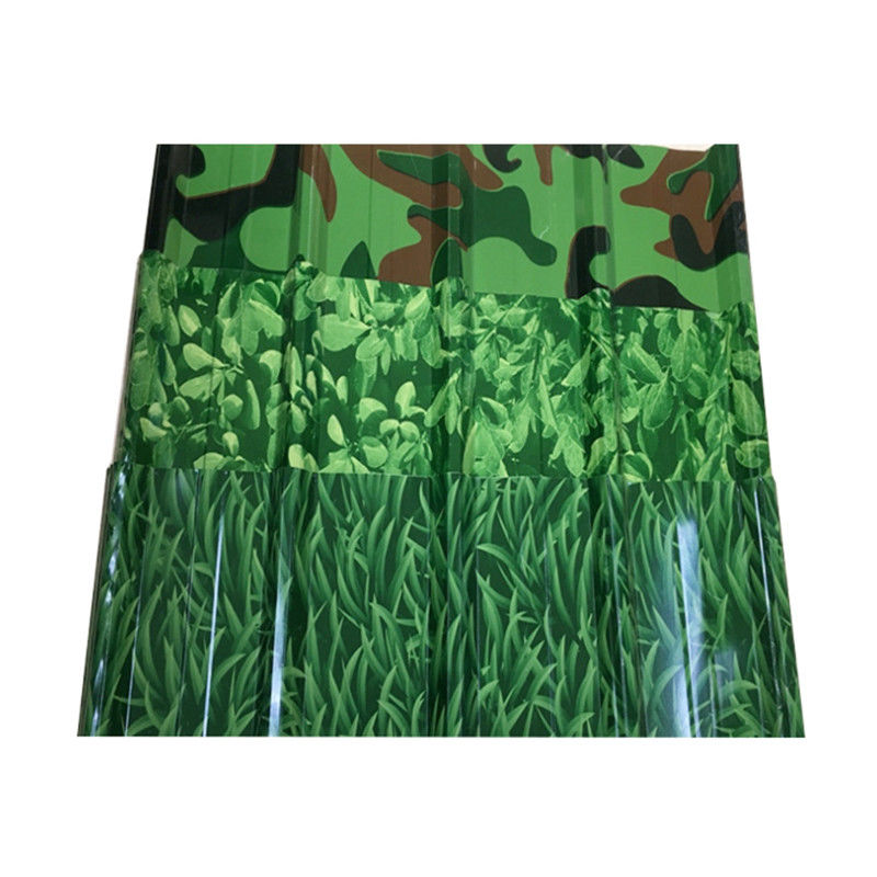 600-1500 mm Largeur de l'herbe / modèle de camouflage résistant à l'usure couleur galvanisée ondulée tôle de toit en acier pour la construction spéciale