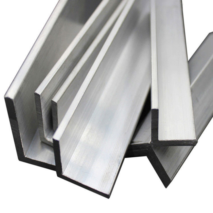 Q235 Q345 SS400 ST37-2 ST52 S235JR S275JR S355JR Q420 Q460 Acier d'angle en forme de L Barre d'angle en acier doux avec un grand inventaire