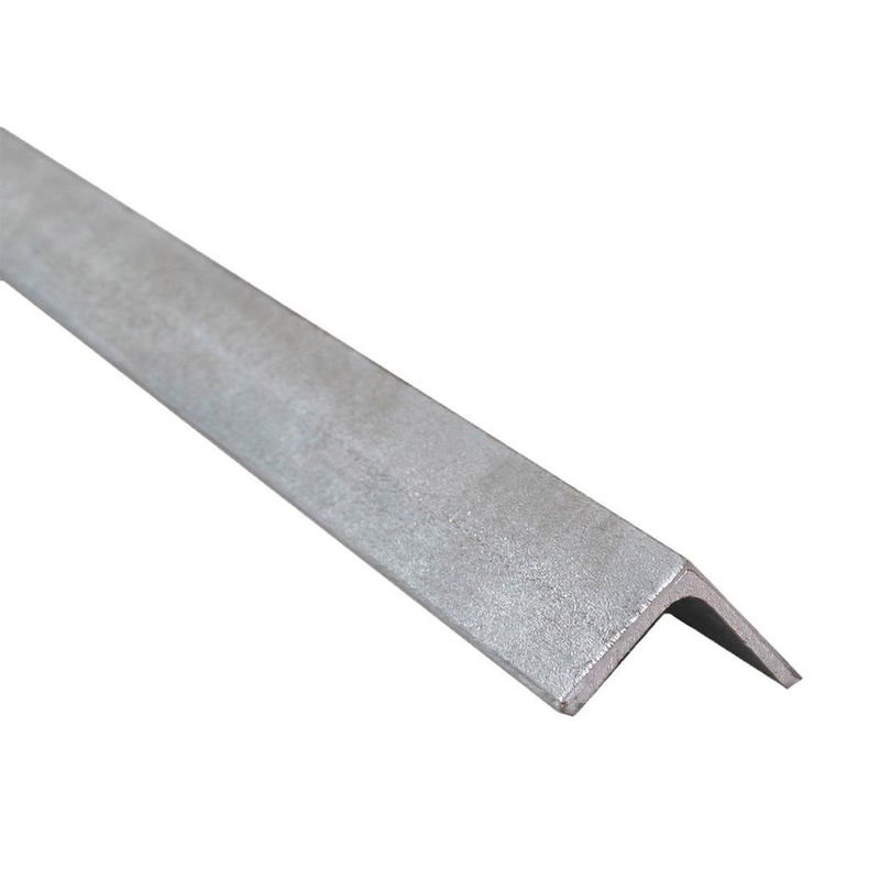 L'équipement est équipé d'une barre d'angle de type Q235/Q345/SS400/ST37-2/ST52/Q420/Q460/S235JR/S275JR/S355JR pour les bâtiments et les machines
